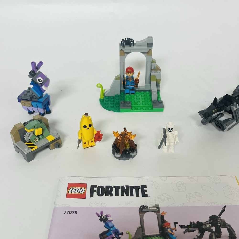 LEGO Fortnite 77075 Peely & Sparkplug's Campset Pre-owned 3 Figurines W/MANUAL - Picture 2 of 3